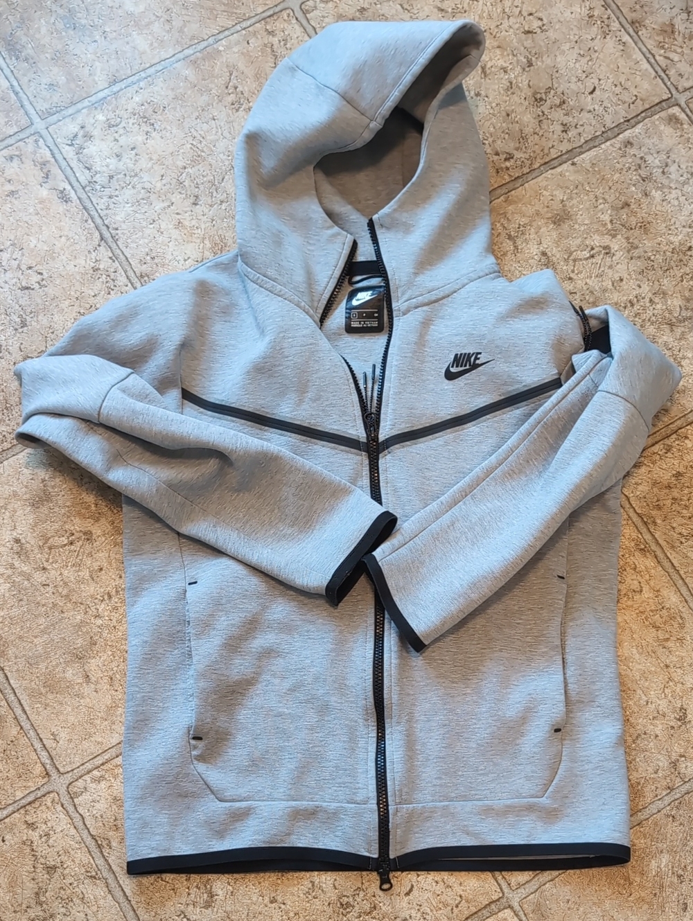 Nike Men’s Light Gray Full-Zip Hooded Performance Jacket with Black Trim